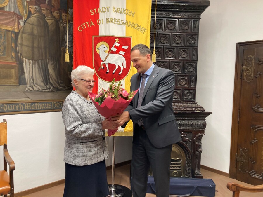 Kindergarten Anna Seidner – Schenkung an die Gemeinde Brixen unterzeichnet