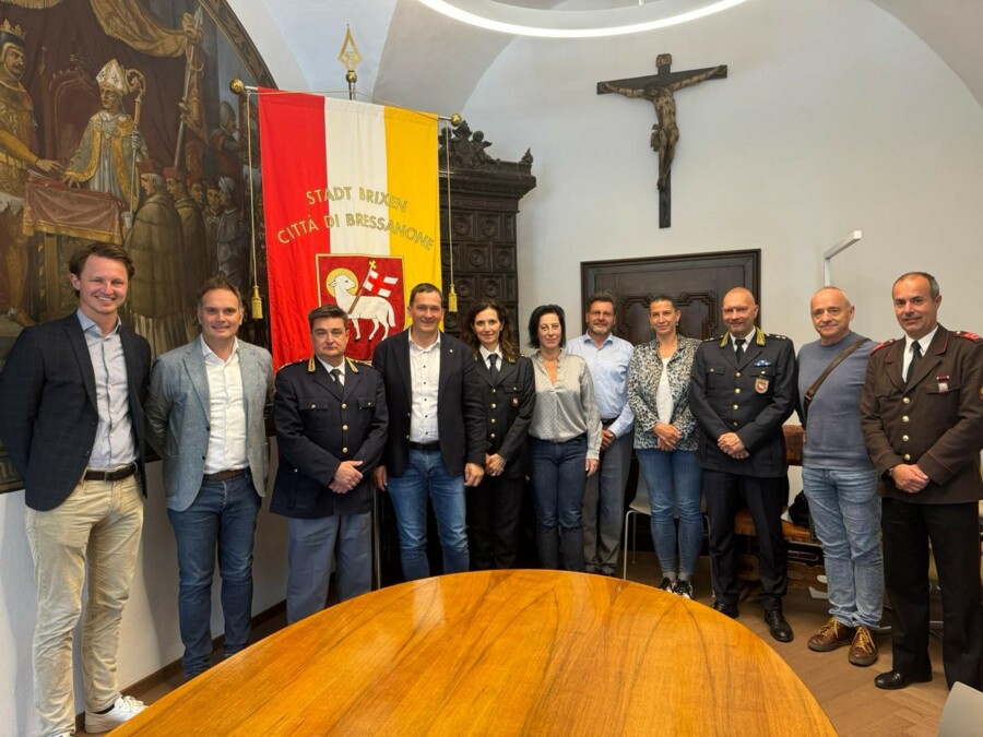 Treffen der Stadtverwaltung Brixen mit dem neuen Vizequästor Giorgio Azzaretto 